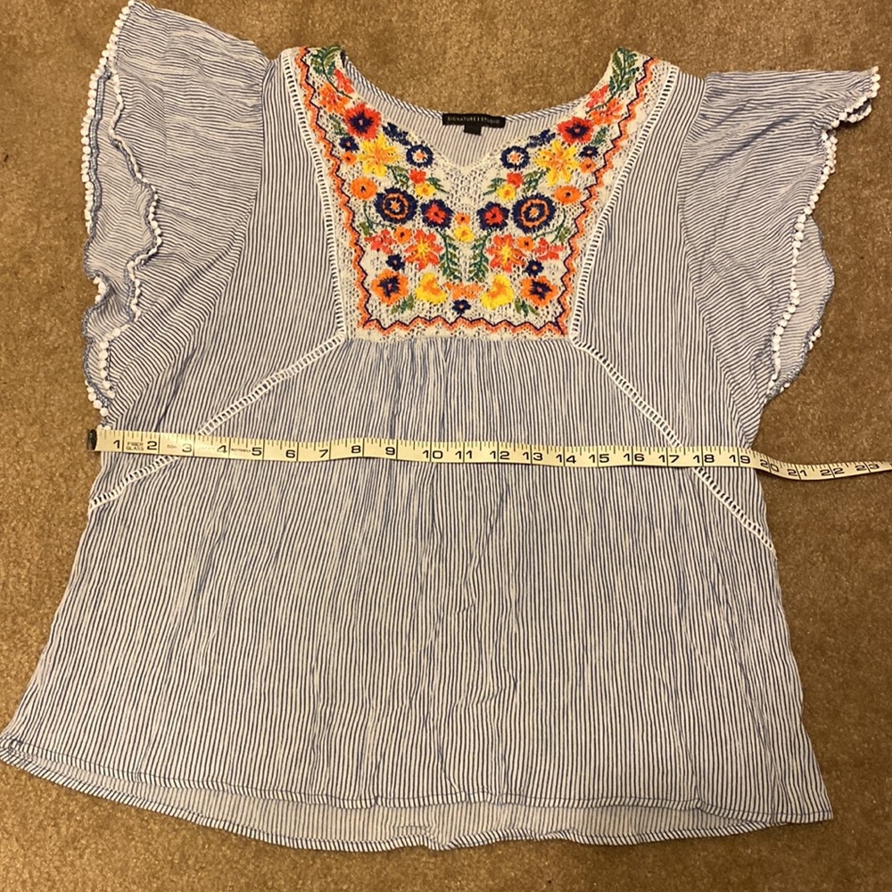 ❤️2 for $10 Blue and White Stripe Top Stitched Flower Designs - Picture 6 of 10